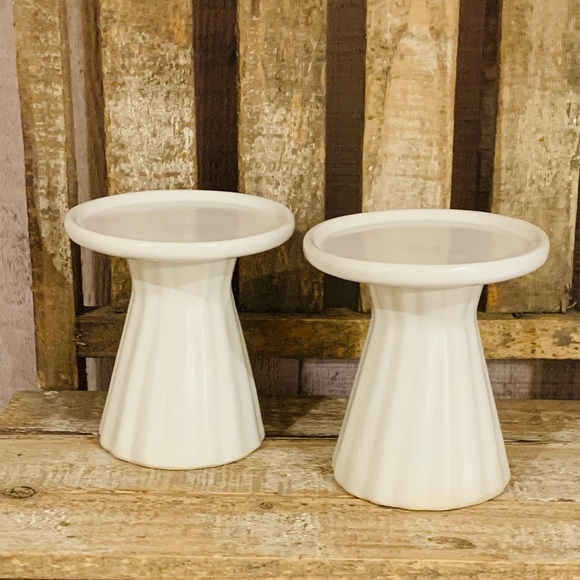 Set of 2 Fluted Base Pedestal Riser Candle Holders - Picture 4 of 7